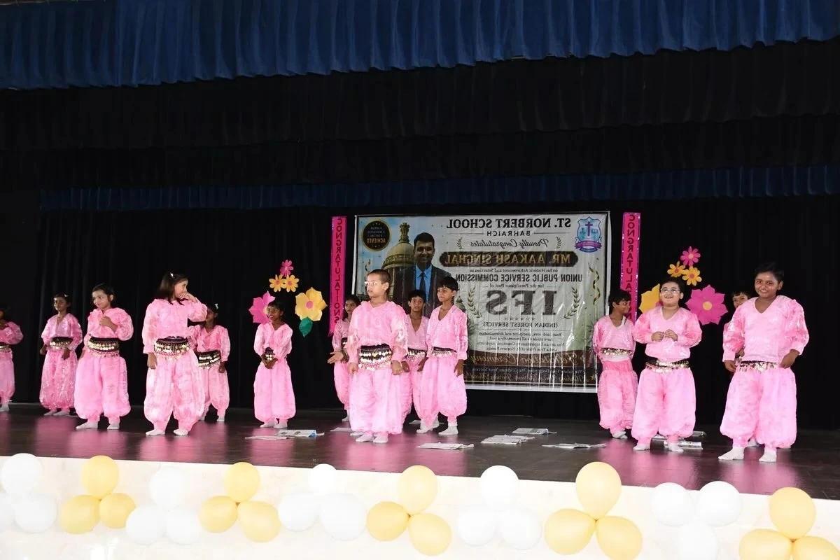 School Celebrations - Photo 9